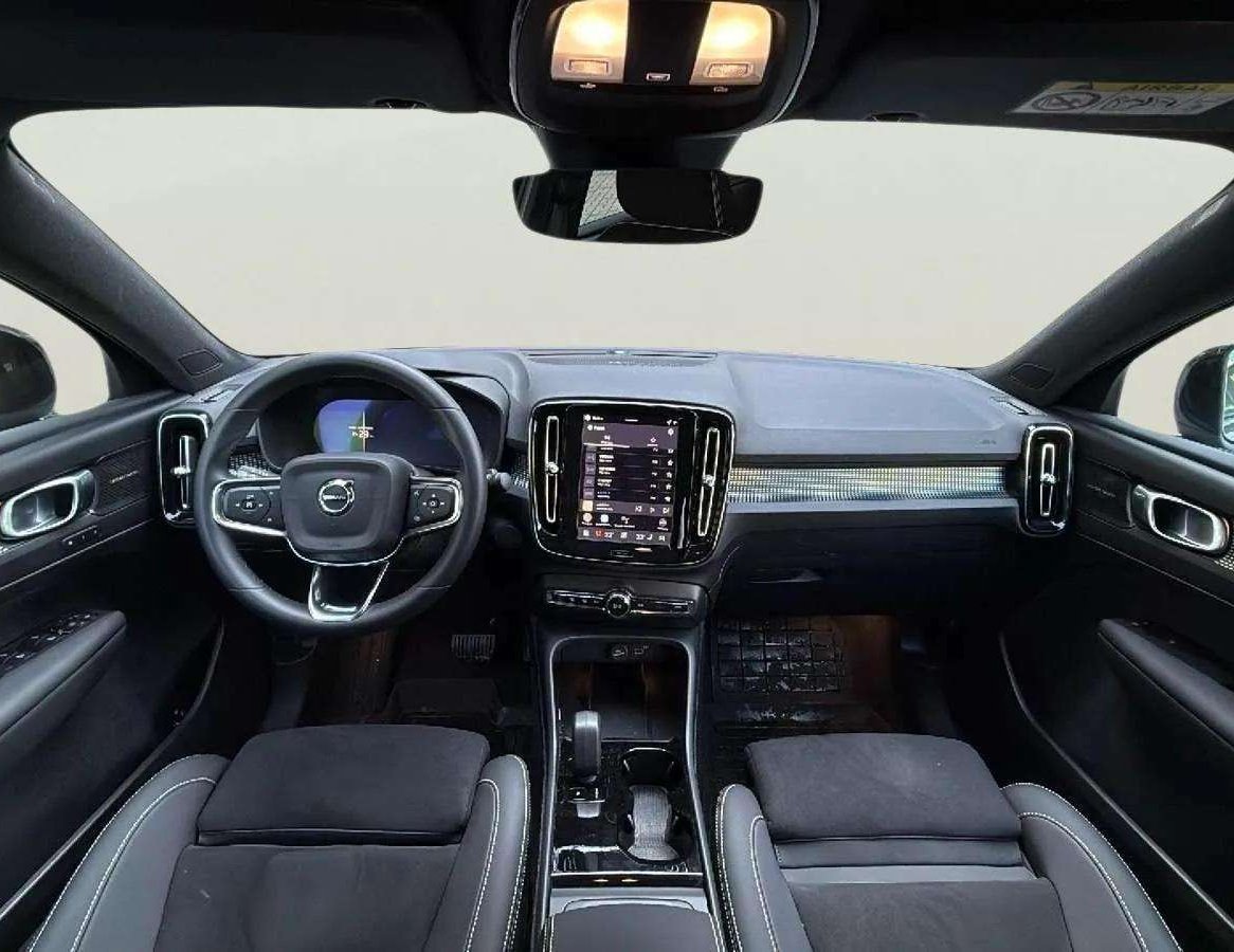 Volvo EX40 употребяван