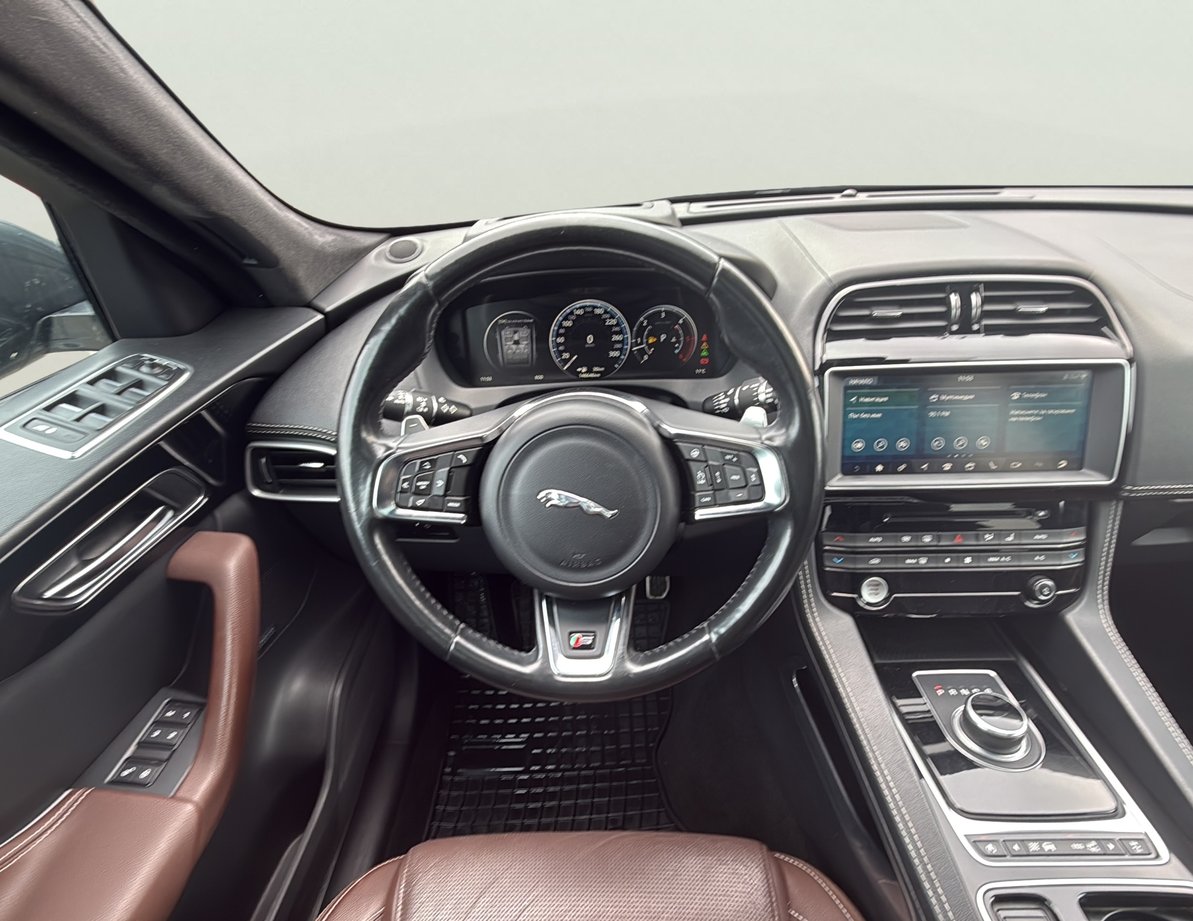 Jaguar F-Pace употребяван