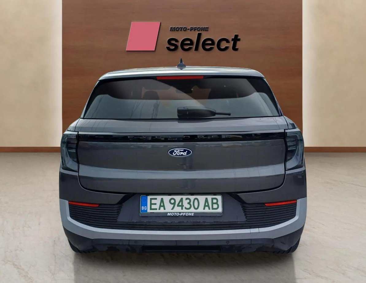 Ford E-Explorer употребяван