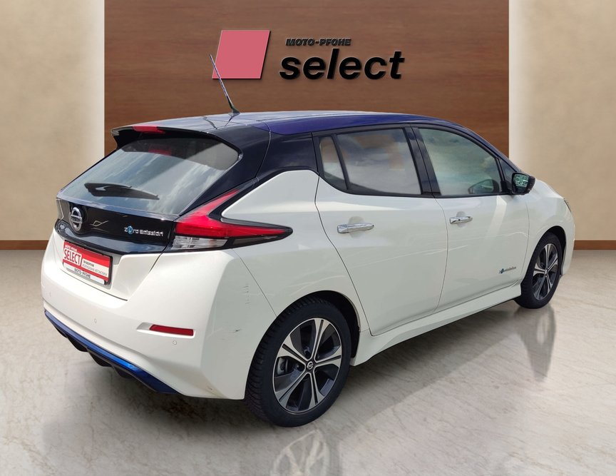 Nissan%20Leaf%20otzad%20v%20dqsno