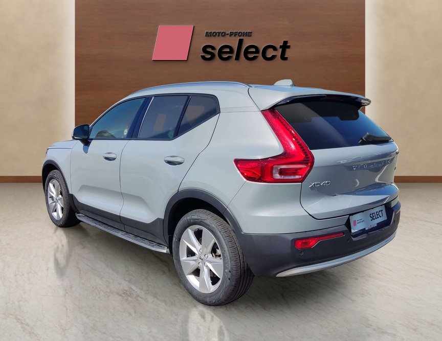 Volvo XC40 otzad v lqvo.jpg