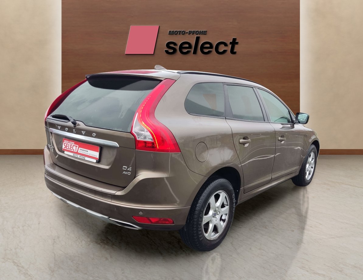 Volvo XC60 otzad v dqsno.jpg