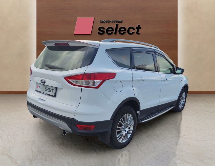 Ford Kuga otzad v dqsno.jpg